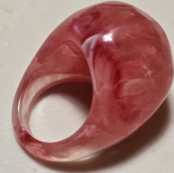 Vintage Pop Art Volcano Cherry Lucite Ring 18 Pre Owned - Picture 2 of 3